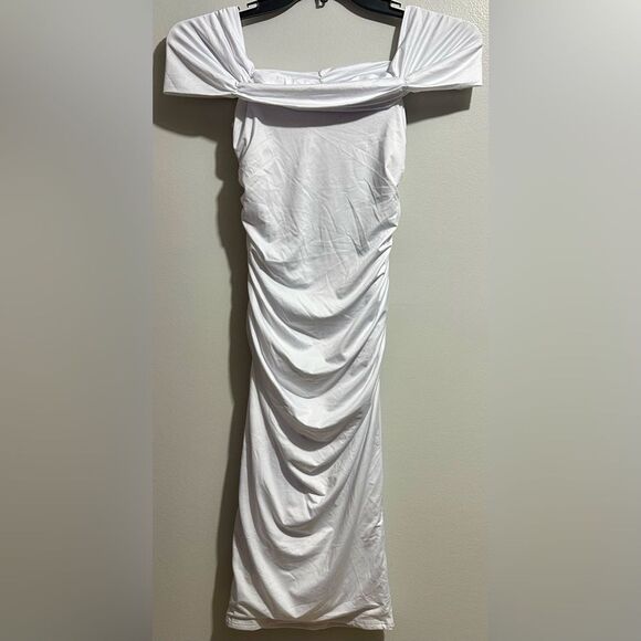Woman’s Slim Fitted Dress. Size: Small. White. Rouched. Cap Sleeve (94) - Picture 1 of 3